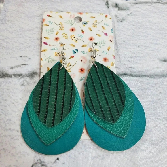 3 Layer Teal/Green Faux Leather Dangle Chic Lightweight Earrings 3t9 - Picture 4 of 6